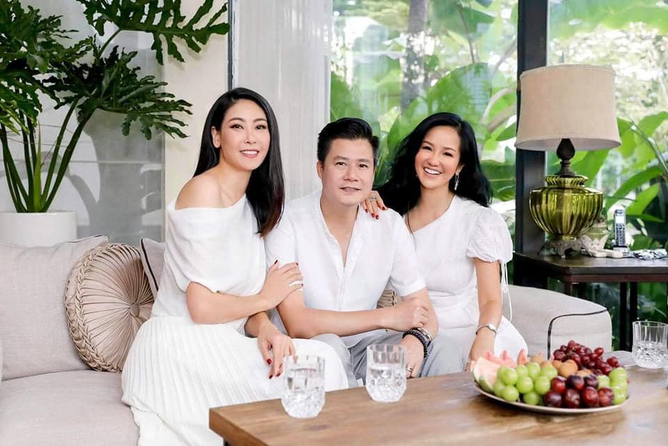 Hà Kiều Anh, Hồng Nhung chụp ảnh cùng ca sĩ Quang Dũng.