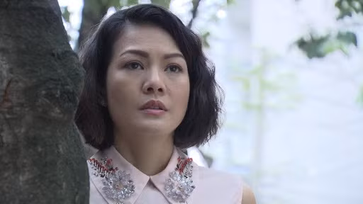 Năm 2015, Hoàng Xuân lần đầu tái xuất màn ảnh nhỏ trong dự án Bạch mã hoàng tử của đạo diễn Vũ Minh Trí. Trong phim, nữ diễn viên vào vai mẹ của Hải Giang (Hà Anh). Phim trở nên cao trào khi mẹ của Hải Giang đi bước nữa và trở thành mẹ kế của bạn trai cô.