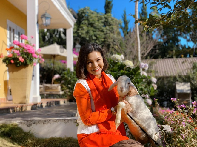 Ở tuổi U50, Hoàng Xuân nhận được nhiều lời khen về nhan sắc.