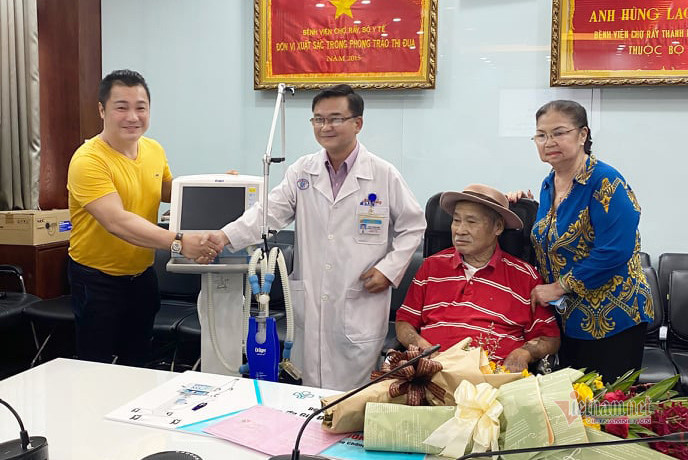 Gia dinh dien vien Ly Hung ung ho 500 trieu chong Covid-19-Hinh-3