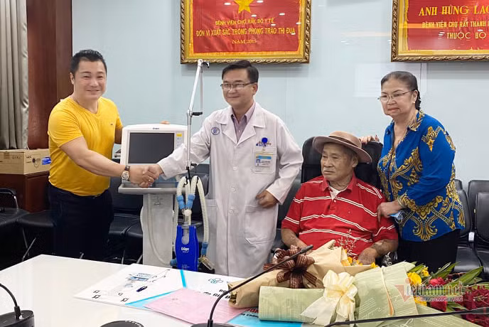 Gia dinh dien vien Ly Hung ung ho 500 trieu chong Covid-19-Hinh-3