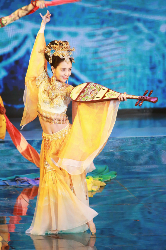 Đồng Lệ Á sinh năm 1984, cô kết hôn với nam diễn viên Trần Tư Thành vào năm 2014. Cùng với Địch Lệ Nhiệt Ba, Cổ Lực Na Trát, Đồng Lệ Á là những mỹ nữ Tân Cương đình đám nhất làng giải trí Hoa ngữ. Dù không có nhiều tác phẩm xuất sắc nhưng bù lại, Đồng Lệ Á thu hút công chúng bởi chuyện yêu đương, kết hôn rồi vướng tin đồn ly dị với tài tử Trần Tư Thành.