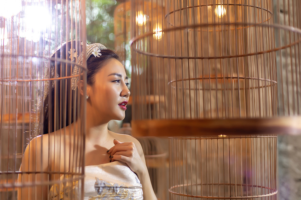 Sản phẩm “Tình lãng phí” đánh dấu sự hợp tác của Văn Mai Hương và nhạc sĩ “ruột” Hứa Kim Tuyền, sau thành công của loạt hit: Cầu hôn, Nghe nói anh sắp kết hôn, Rồi mình sẽ gặp nhau...