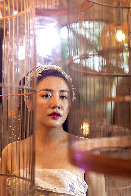 Nữ ca sĩ cho biết cô muốn thực hiện sản phẩm âm nhạc này để dành tặng riêng cho những trái tim tan vỡ và đang cô đơn dịp Valentine.