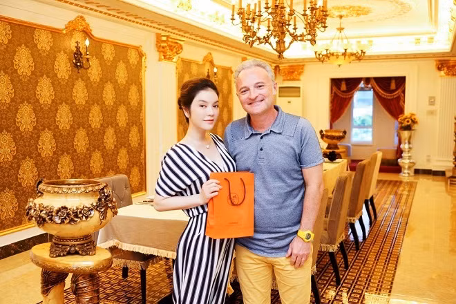 Thuc hu tin don Ly Nha Ky ban biet thu tram ty o Sai Gon-Hinh-3