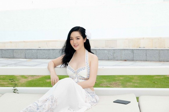 Hoa hậu Đền Hùng Giáng My tận hưởng chuyến nghỉ dưỡng ở gần biển: "Đừng ví em là biển, em chỉ là em thôi".