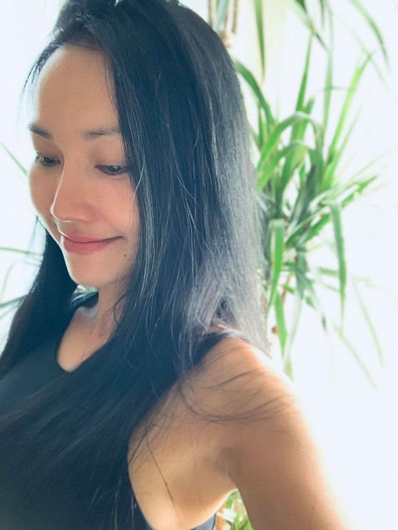 Sau một thời gian mẹ qua đời tại Việt Nam, Kim Hiền cố gắng sống vui vẻ lạc quan hơn.