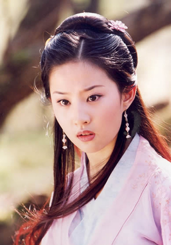 Nhắc đến những vai diễn kinh điển của Lưu Diệc Phi phải kể đến Vương Ngữ Yên trong "Thiên long bát bộ". Là phim chuyển thể từ tiểu thuyết cùng tên của cố nhà văn Kim Dung, Vương Ngữ Yên giúp cái tên Lưu Diệc Phi trở nên nổi tiếng và từ đó, cô được biết đến với danh xưng "mỹ nhân cổ trang".