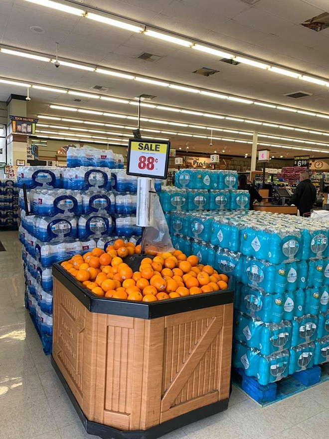 "Việc cần nhất bây giờ là giữ vệ sinh an toàn, rửa tay sát khuẩn thường xuyên, uống nhiều nước, uống nhiều vitamin C, tập thể dục, tránh tụ tập đông người kiểu nhóm họp, nếu không cần thiết thì không nên du lịch thời gian này", nữ ca sĩ nói.