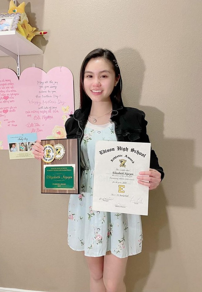 Ở trường, Hà Tiên cũng có thành tích học tập xuất sắc khi các môn học đều được hạng A, A+ (theo mức xếp loại học lực của trường học ở Mỹ).