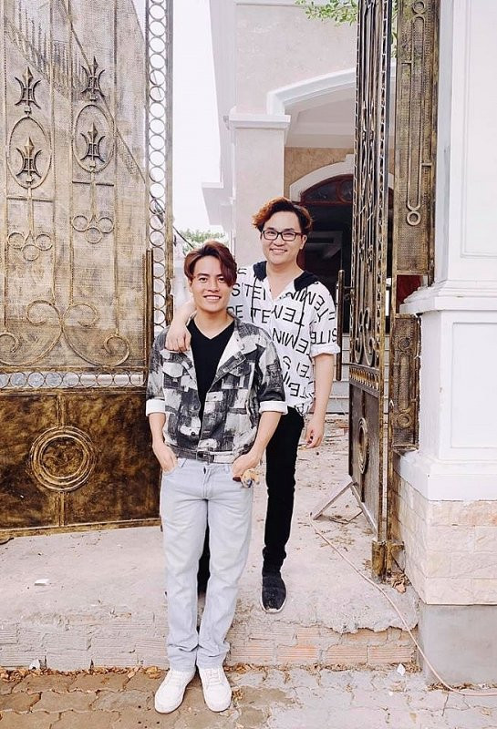 Bi don chung nha voi MC Dai Nghia, Tan Phat: 