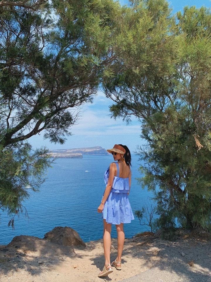 Không chỉ để lộ thân hình mỏng manh, nàng ngọc nữ còn gây xót xa với đôi chân gầy guộc, khẳng khiu.