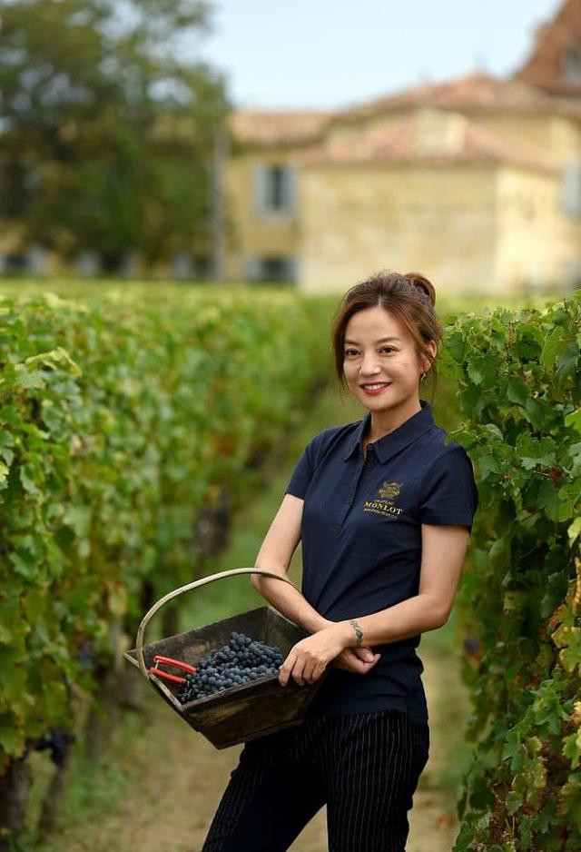 Về phía Triệu Vy, cô từng phủ nhận việc ly hôn và cho biết quá mệt mỏi khi phải nghe những tin đồn thất thiệt.