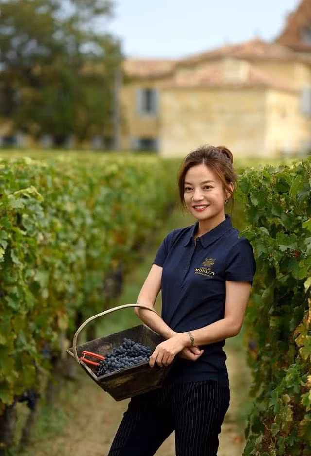 Về phía Triệu Vy, cô từng phủ nhận việc ly hôn và cho biết quá mệt mỏi khi phải nghe những tin đồn thất thiệt.