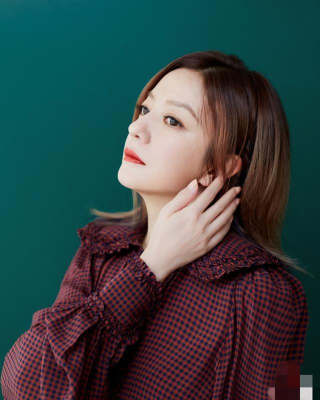 Mới đây, cô tiếp tục tham gia chương trình Diễn viên mời vào chỗ mùa 2 bên cạnh những tên tuổi đạo diễn nổi tiếng như Quách Kính Minh, Trần Khải Ca.