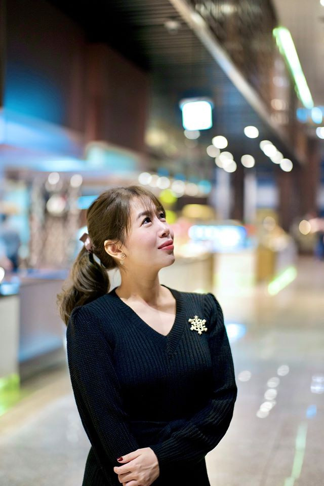 Trên trang cá nhân, Diệp Chi thường xuyên chia sẻ quan điểm cá nhân, kêu gọi từ thiện. Cô nhận được nhiều tình cảm của khán giả nhờ tính cách thân thiện, gần gũi.