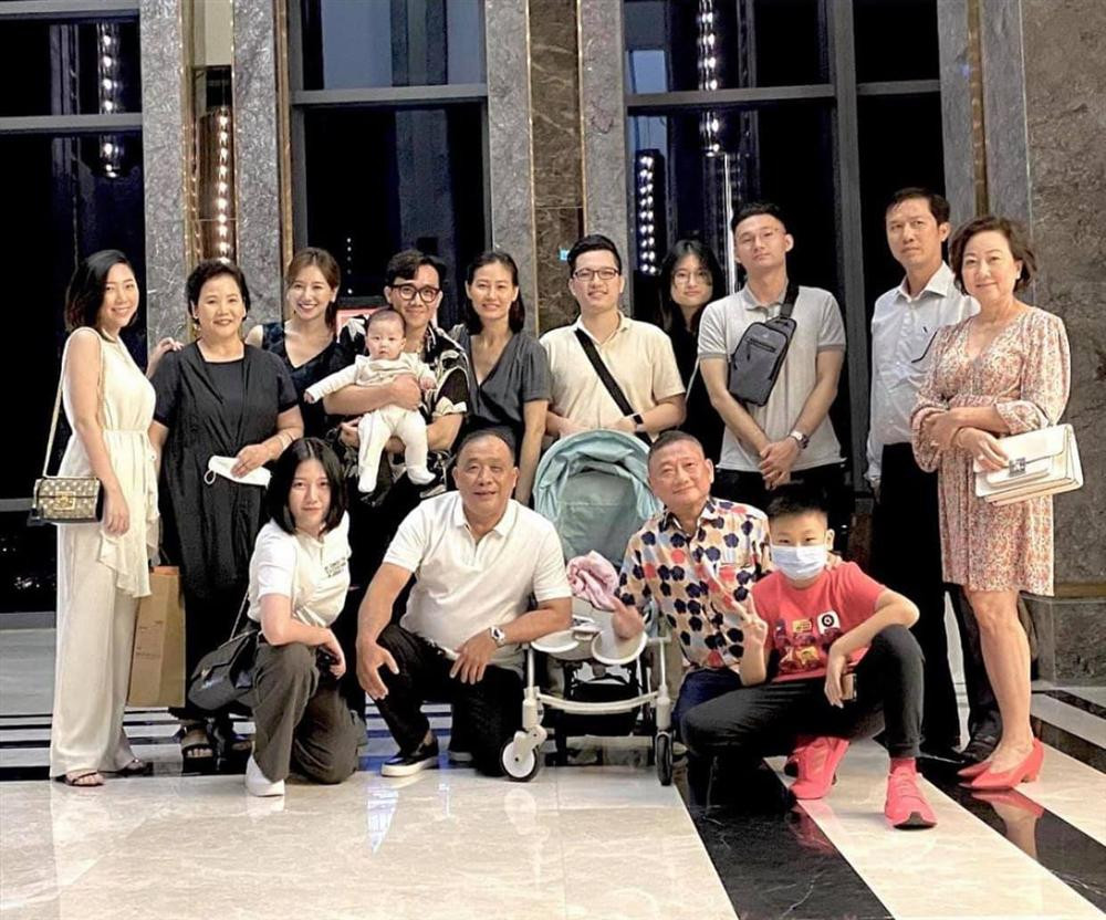 Hari Won sam qua sang chanh mung sinh nhat me chong