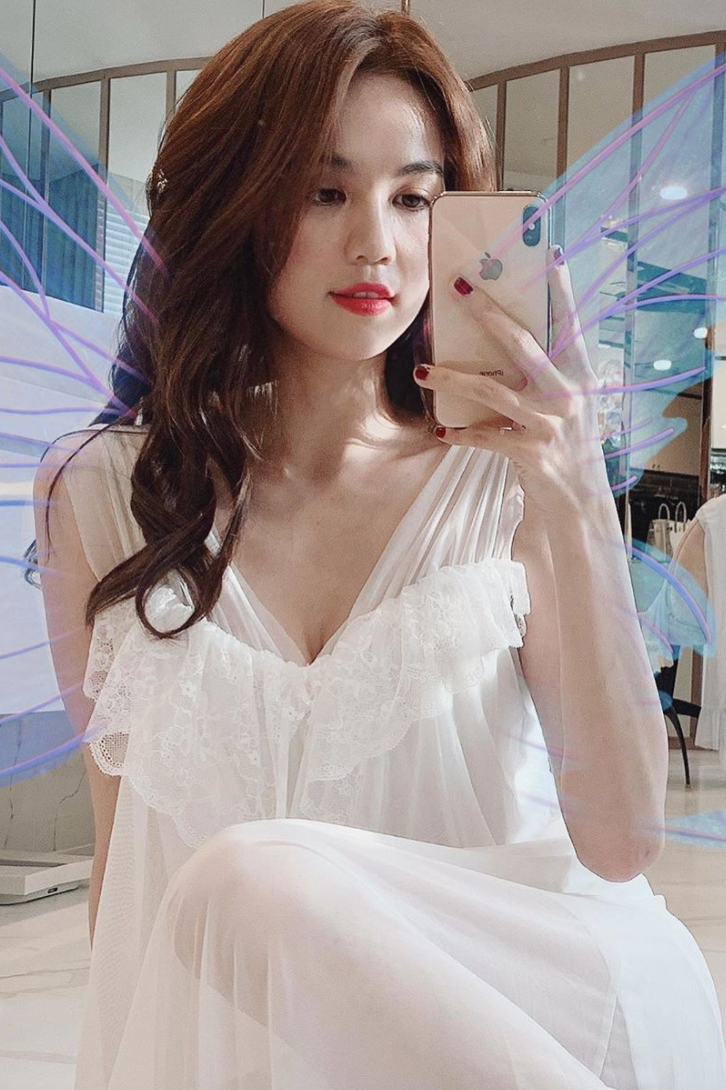 Đăng loạt ảnh đẹp dịu dàng, Ngọc Trinh gây chú ý với chia sẻ: "Một khi ta thương nhau, thì ta sẽ có cả ngàn lý do để ở lại".