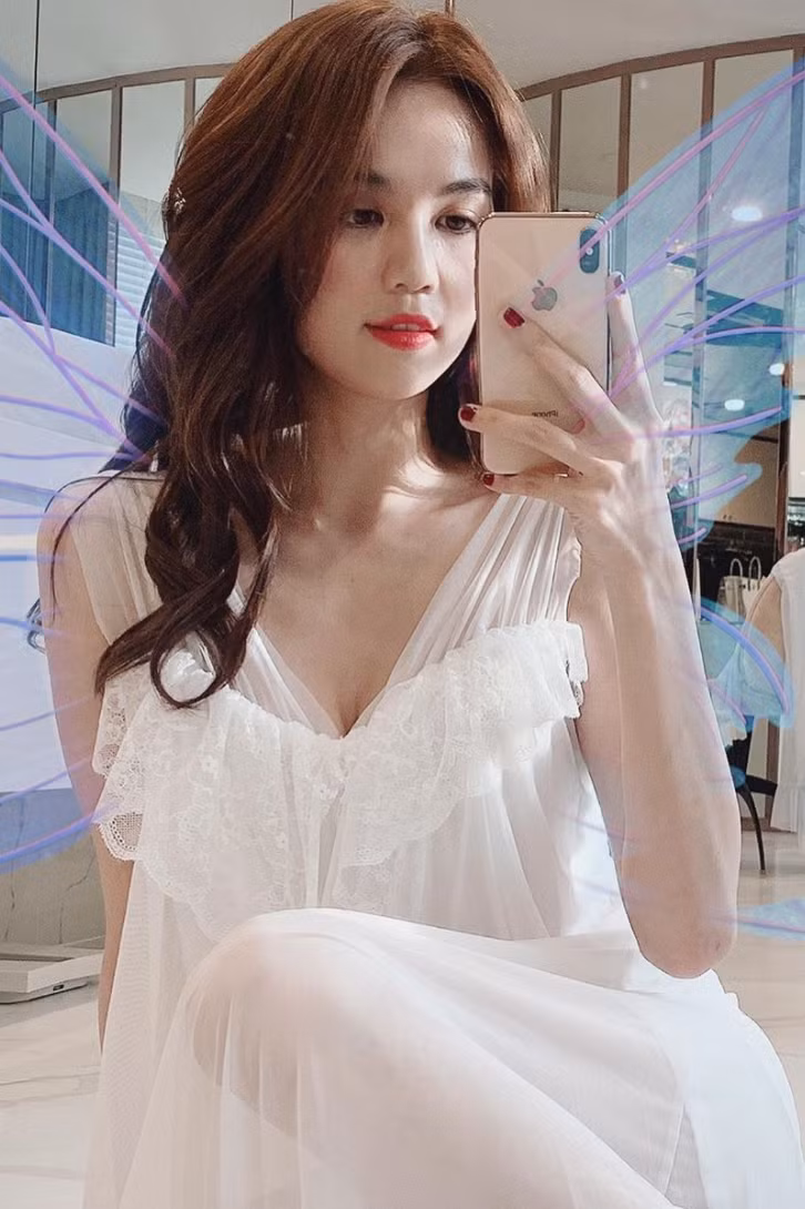 Đăng loạt ảnh đẹp dịu dàng, Ngọc Trinh gây chú ý với chia sẻ: "Một khi ta thương nhau, thì ta sẽ có cả ngàn lý do để ở lại".