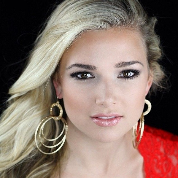 Miss Florida USA 2012 - cuộc thi cấp bang lựa chọn đại diện tham dự Miss USA từng chứng kiến sự góp mặt của Connor Boss - thí sinh khiếm thị. Mặc dù không nhìn được hơn 10 năm nay, nhưng kỹ năng giao tiếp bằng ánh mắt của Connor Boss vô cùng thành thục và có hồn.