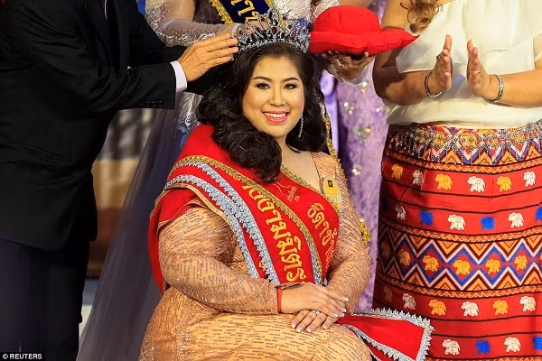 Người giành chiến thắng sẽ được trao vương miện có tên: “Con gái của voi” và sẽ có một năm đi du lịch vòng quanh đất nước Thái Lan để tham gia vào các hoạt động bảo vệ loài voi.