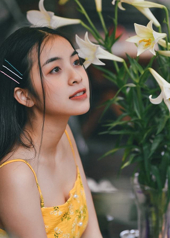 Bằng tuổi với Hân (Bích Ngọc), nhưng khác với 'hotgirl ngoại thương' Trần Vân rất chăm chỉ chụp hình và đăng trên trang cá nhân.