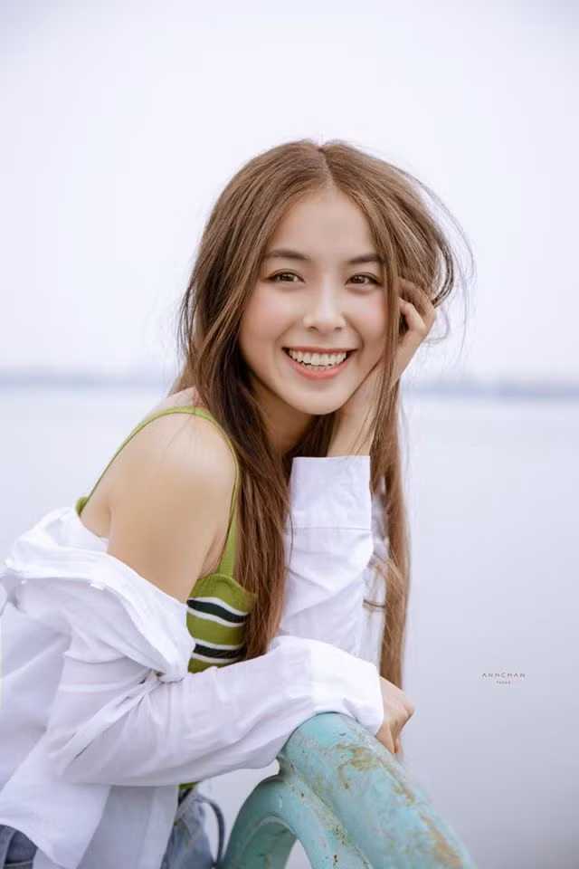 Sau khi đóng "Quỳnh búp bê", Trần Vân bắt đầu tham gia học khoa Diễn Viên Kịch - Điện Ảnh Trường Cao Đẳng Nghệ Thuật Hà Nội.