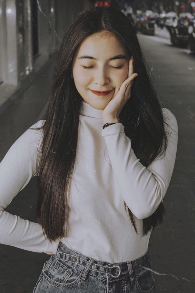 Trước đó cô nàng từng tham gia đóng vai quần chúng hoặc những vai nhỏ trong nhiều phim để tích luỹ kinh nghiệm.