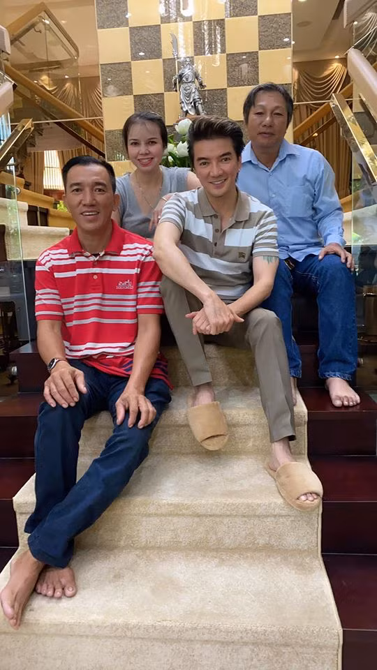 Mr.Dam ke thoi ngheo tan nat, ba mat khong du tien mua quan tai-Hinh-3