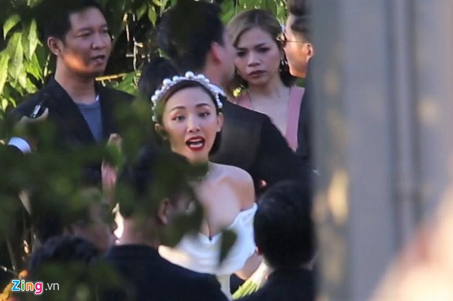 Soi vay cuoi gia 8.600 USD Toc Tien mac trong hon le-Hinh-2