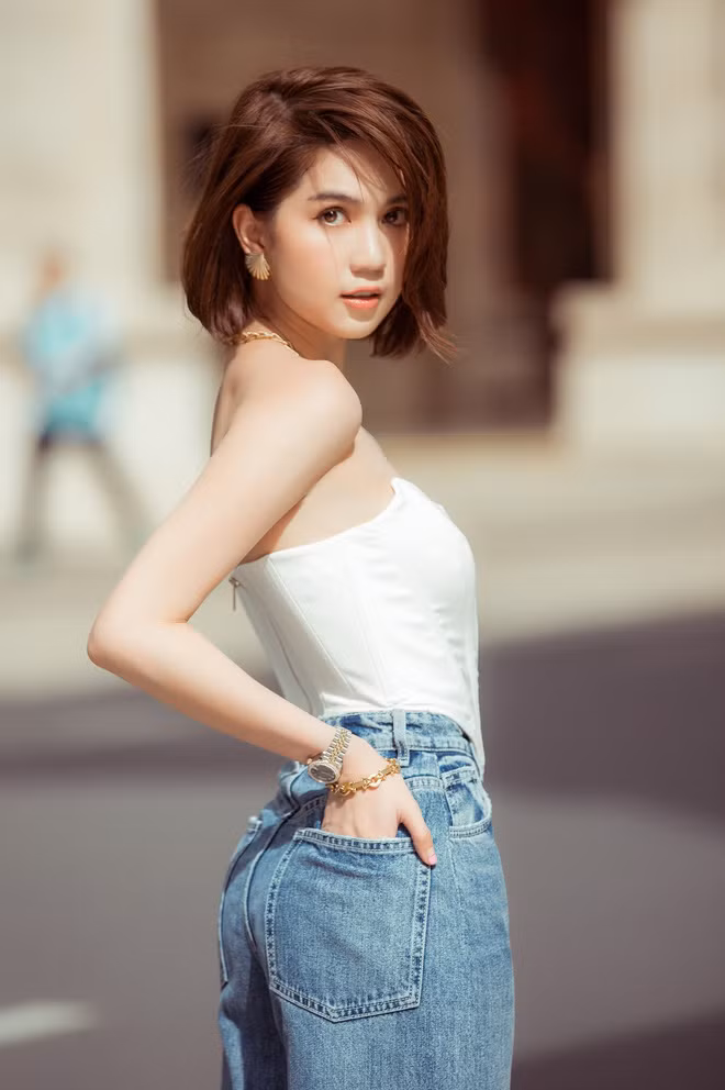 Chân dài mới dọn đến ở trong khoảng thời gian ngắn.