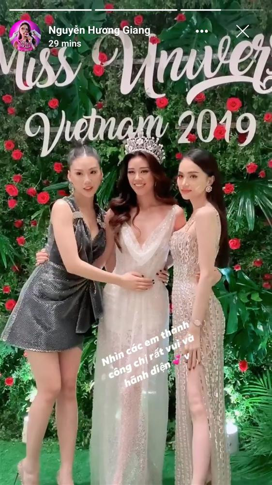 Trong sự kiện vào đầu tháng 1/2019, Hương Giang có dịp gặp lại 2 học trò của mình tại cuộc thi Siêu mẫu Việt Nam 2018. Mặc dù Khánh Vân là nhân vật chính của bữa tiệc nhưng vẻ đẹp của Hương Giang mới gây sự chú ý đặc biệt.