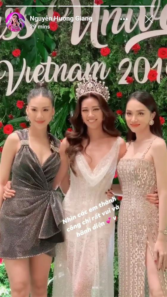 Khi đứng cùng Hoa hậu Hoàn vũ Việt Nam 2019, Hương Giang vẫn không hề lép vế. Không ngoa khi nói rằng thần thái, vóc dáng của Hương Giang đã giúp cô luôn chiếm trọn spotlight trong mọi khung hình.