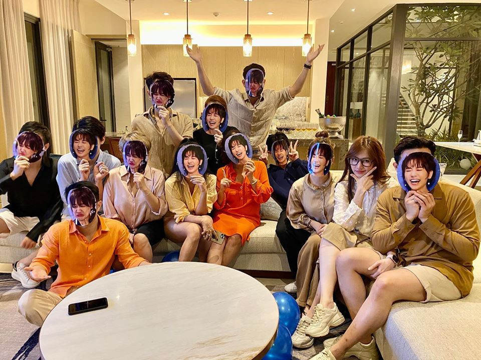 Trò ghép mặt siêu quậy của nhóm bạn "lầy lội".