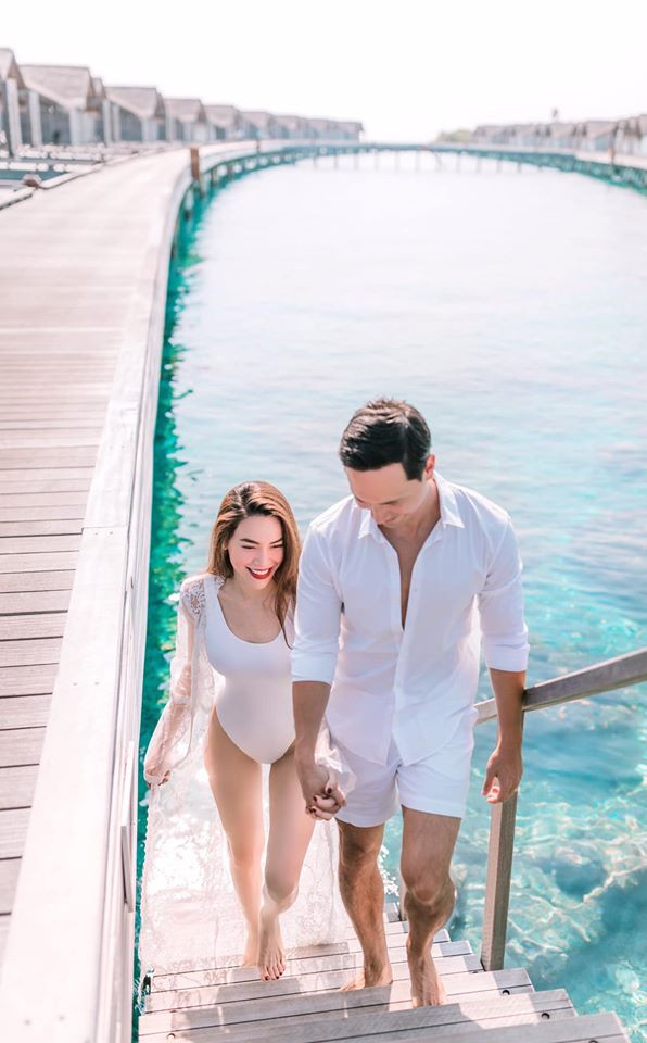 Trong loạt ảnh kỳ niệm, Hồ Ngọc Hà và Kim Lý có những khoảnh khắc vô cùng lãng mạn.