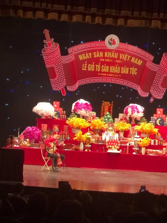 Giỗ Tổ nghề sân khấu diễn ra tại Nhà hát lớn Hà Nội.