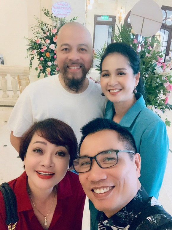 NTK Đức Hùng cũng có mặt trong buổi cúng Tổ nghề sân khấu sáng nay.