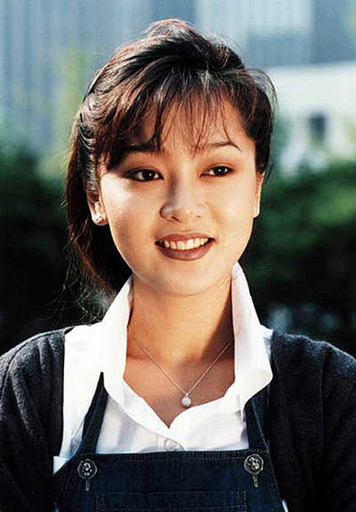 Lee Seung Yeon: Xuất thân là Á hậu Hàn Quốc 1992, Lee Seung Yeon được truyền thông o bế ngay từ ngày đầu bước chân vào ngành giải trí. Các đạo diễn liên tục mời cô đảm nhận tuyến vai quan trọng trong loạt tác phẩm như Morning Glory, Police, Love Is in Your Embrace, Friday's Woman, Sandglass...