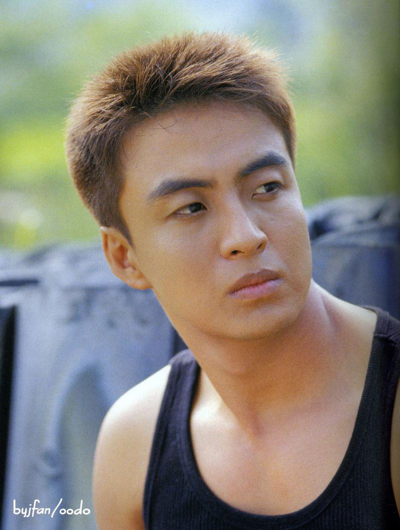 Bae Yong Joon: Bae Yong Jun vào vai San U (Chan Woo) - em trai San Hiếc và cũng là người thầm yêu Hiếu Kiêng trong nhiều năm. Là người trầm tính, ít nói nhưng coi trọng tình cảm gia đình, San U quyết định giấu đi tình cảm của mình để anh trai San Hiếc đến với Hiếu Kiêng.