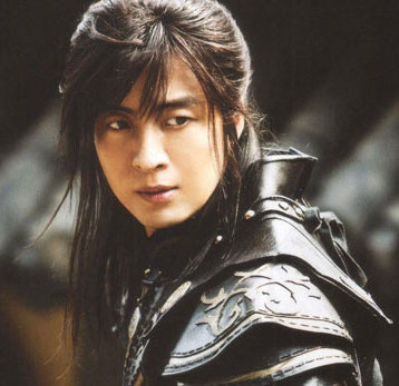 Năm 2007, Bae Yong Joon trở lại đóng phim với vai chính trong Thái vương tứ thần ký. Vai diễn Hwan Woong trong tác phẩm này giúp tài tử 48 tuổi trở thành diễn viên được trả thù lao cao nhất lịch sử Hàn Quốc với cát-xê 250 triệu won (203.000 USD) cho một tập phim.