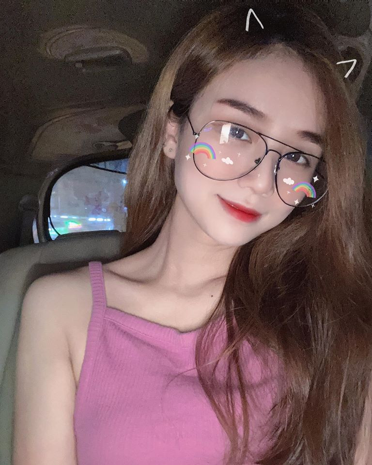 Bảo Ngọc được chú ý khi có mối tình 9 năm với Hoài Lâm. Cô yêu nam ca sĩ khi chỉ mới 15 tuổi. Cặp đôi gặp nhiều sóng gió trước khi kết hôn bí mật và có hai cô con gái.