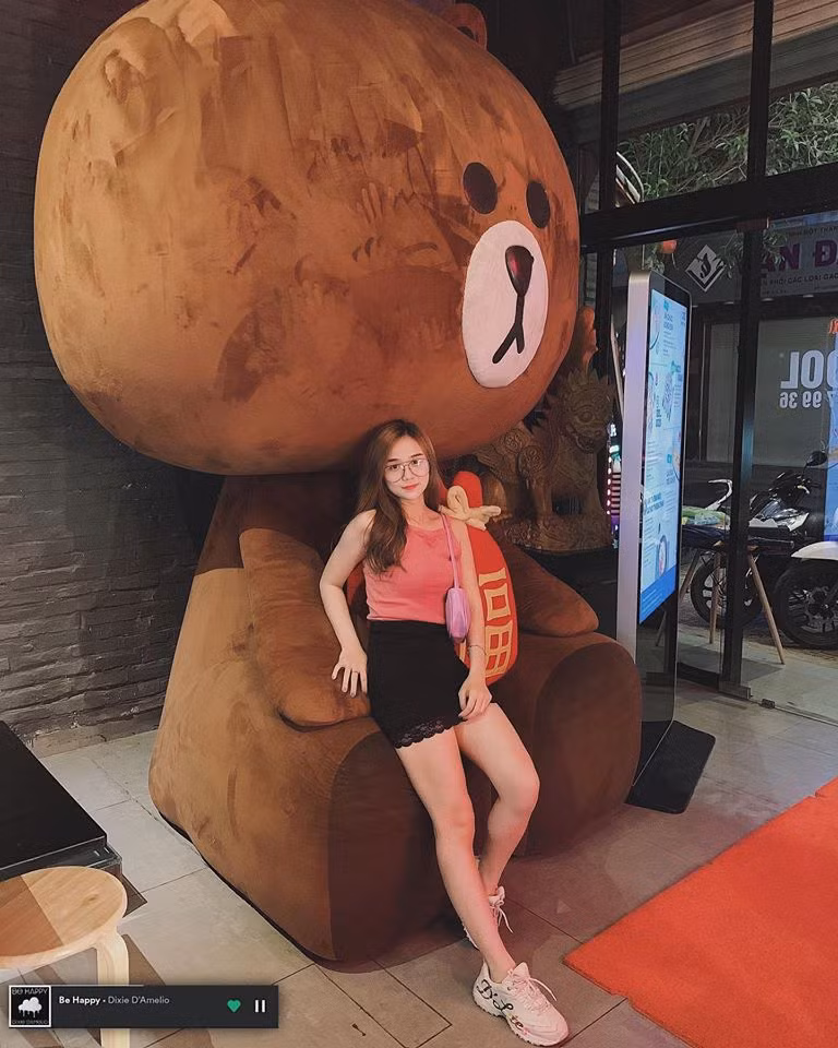 Sau 2 lần sinh nở Bảo Ngọc vẫn thon thả khiến nhiều mẹ bỉm sữa phát ghen.