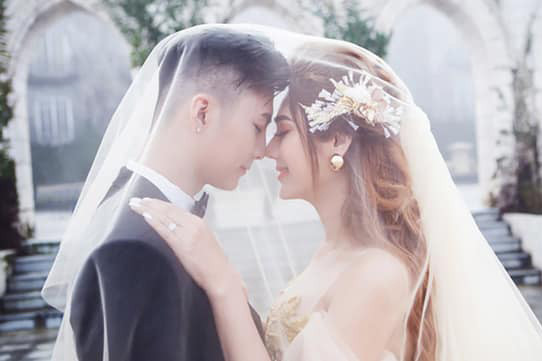 "Mới đây 3 năm rồi, thời gian trôi qua thật nhanh", Lâm Khánh Chi đăng lại ảnh kỷ niệm 3 năm ngày cưới.