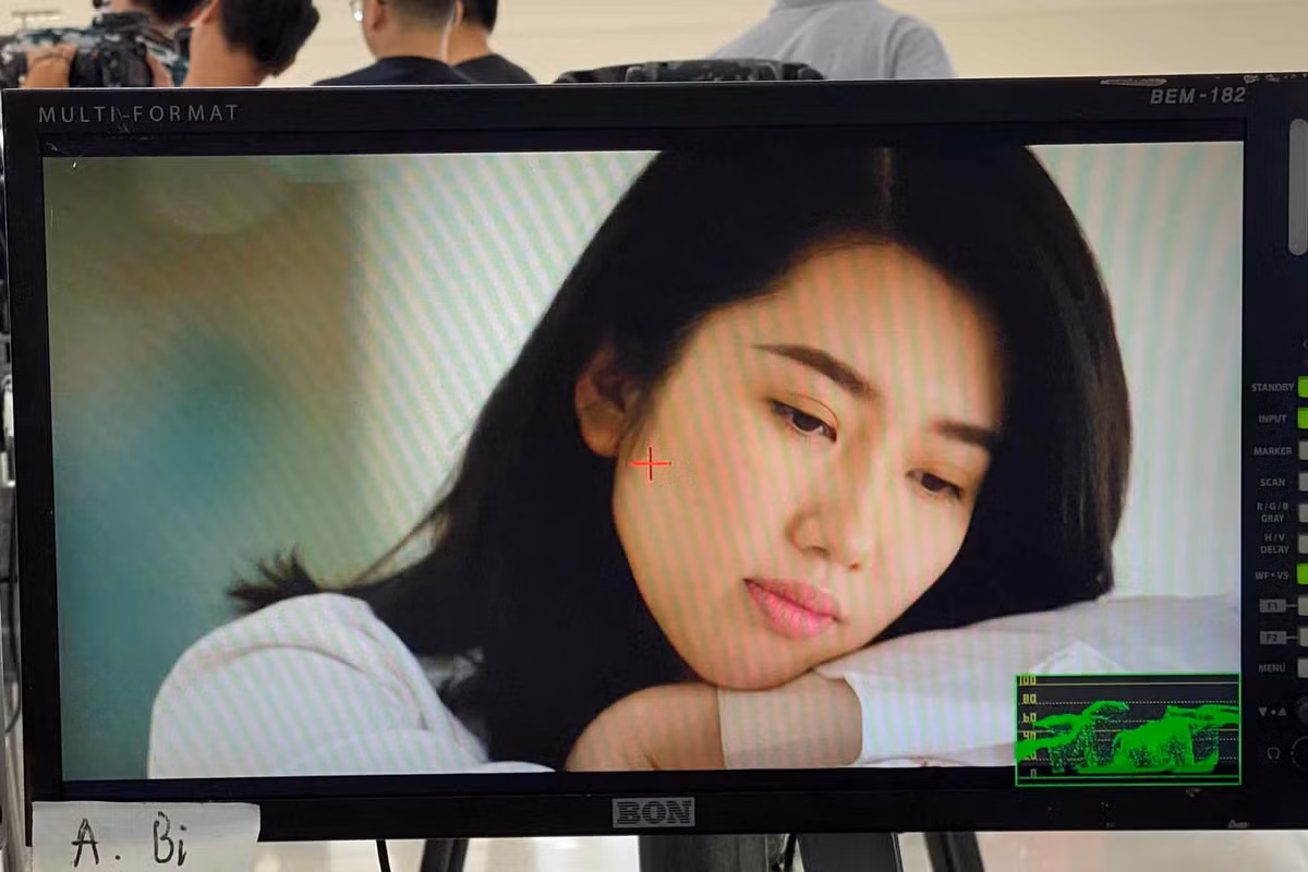 Thuý Ngân đăng loạt ảnh bắt đầu trở lại với công việc. Nữ diễn viên nhận được nhiều lời khen ngợi về nhan sắc.