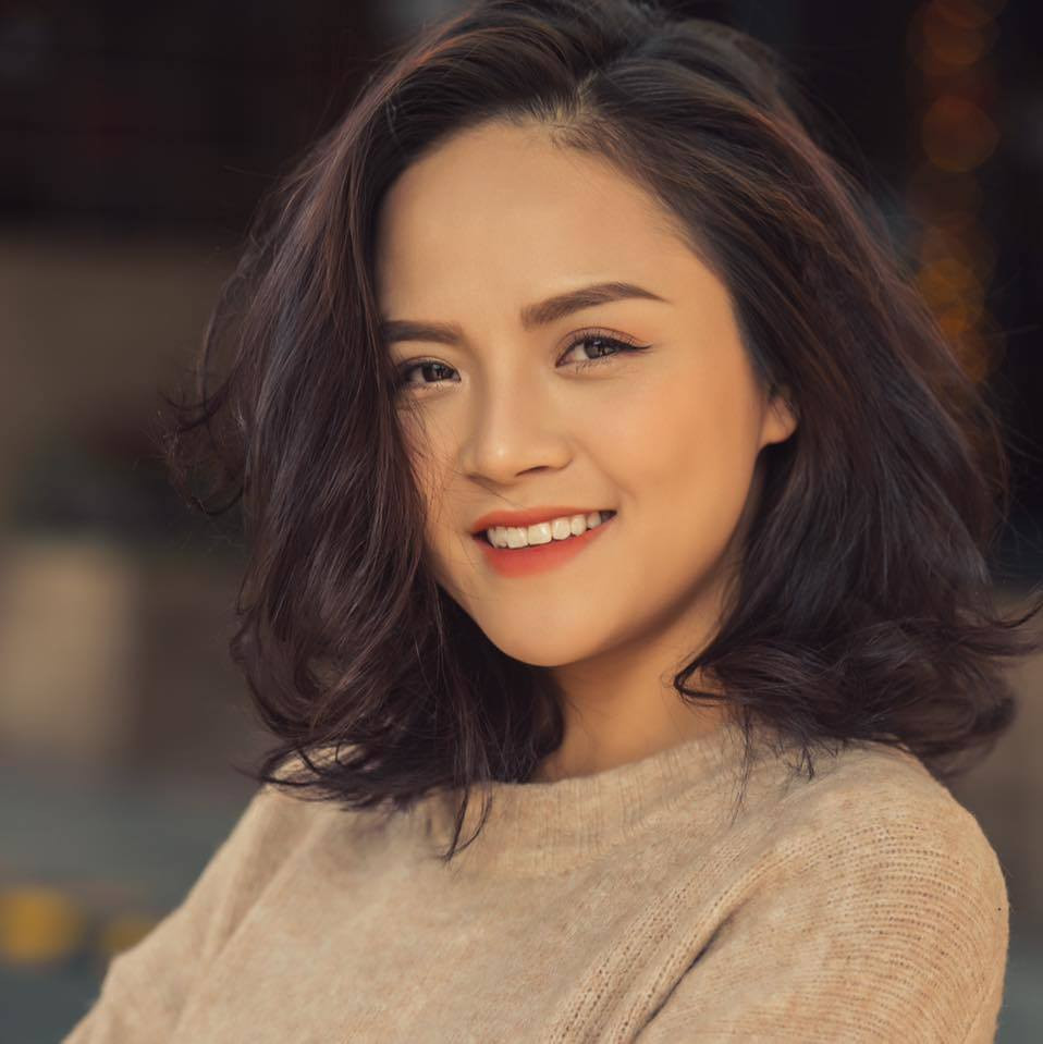 "Hãy yêu những điều khiến bạn mỉm cười!", diễn viên Thu Quỳnh viết.