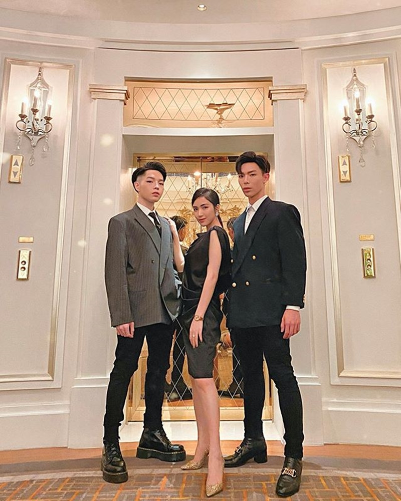 Gia đình hoa dâm bụt Đức Phúc, ca sĩ Hòa Minzy và Erik "lên đồ" cùng nhau tham dự sự kiện.