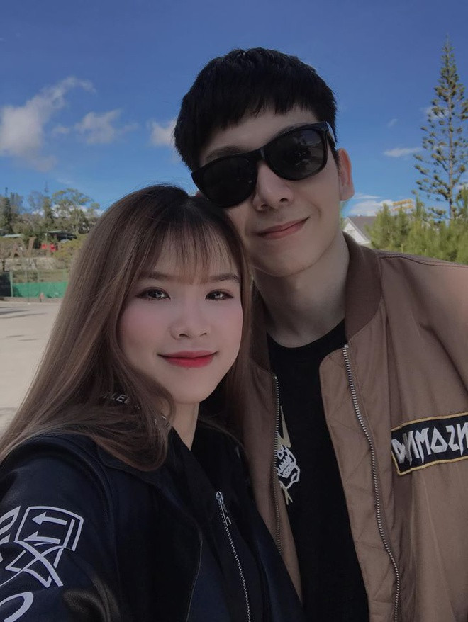 Chỉ khoảng 20 đồng nghiệp thân thiết của cặp đôi như Cát Phượng, Đại Nhân, Hòa Minzy, Đức Phúc... được mời đến chung vui.