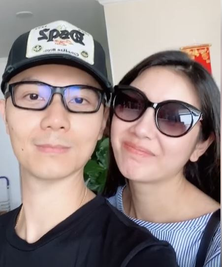 Sau khi công khai chuyện tình cảm với doanh nhân Nhật Vũ, Thúy Vân chăm khoe ảnh thân thiết bên chồng sắp cưới. Cô livestream trên trang cá nhân và tiết lộ về ngày trọng đại sắp tới.