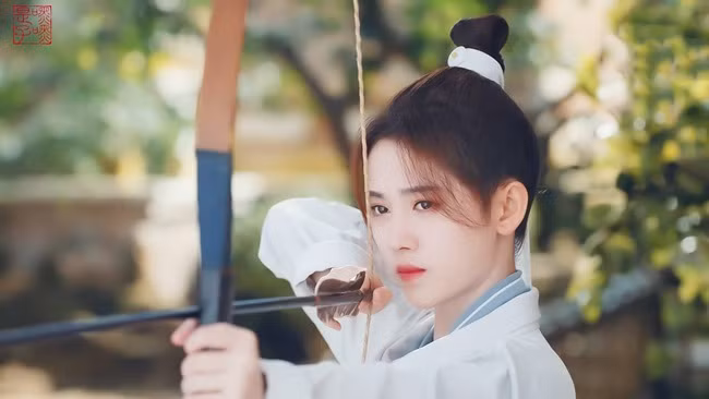 Thậm chí, một số khán giả còn nhận xét tạo hình giả trai của nữ diễn viên sinh năm 1994 giống nam ca sĩ - diễn viên Lộc Hàm (Luhan).