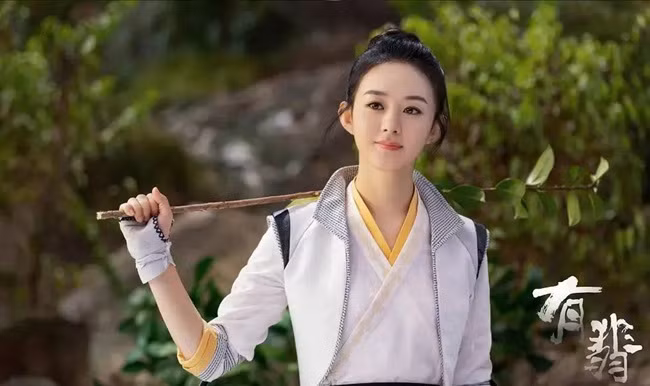 Triệu Lệ Dĩnh đã hoàn thành mọi cảnh quay trong nữ "Hữu Phỉ" hợp tác cùng Vương Nhất Bác. Tạo hình giả nam của bà xã Phùng Thiệu Phong gây được ấn tượng mạnh với khán giả.